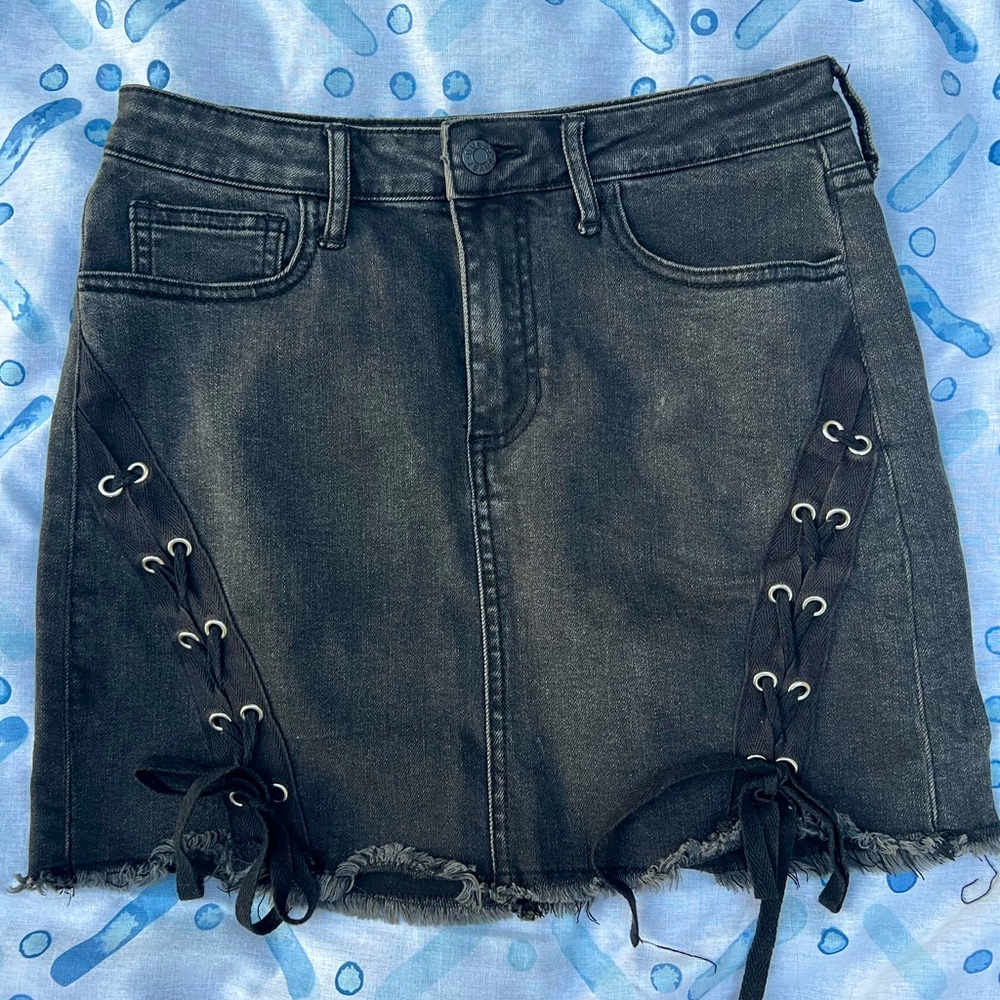 Black Guess skirt